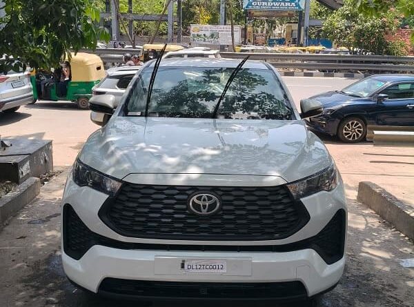 Rent 8 Seater Innova Hycross Taxi in Delhi for Local & Outstation Intercity Tours